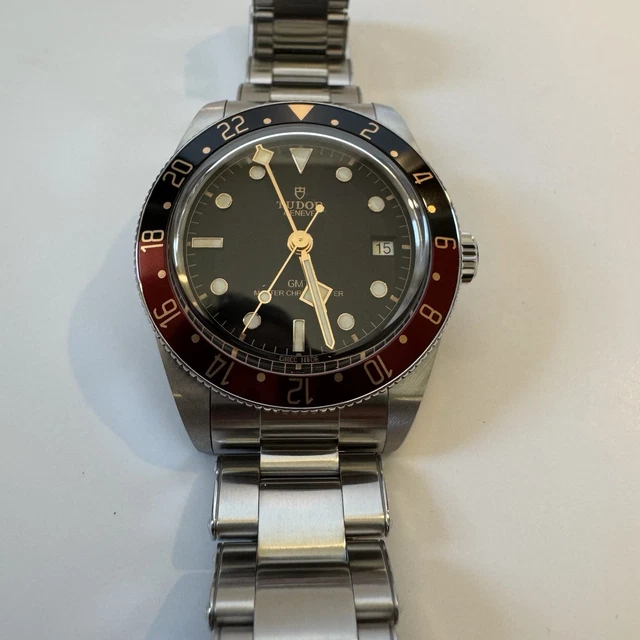 Montre Tudor Black Bay 58 GMT 39 mm, modèle 2025, modèle Coca-Cola noir rouge, 7939G1A0NRU, coffret et carte – Image 7