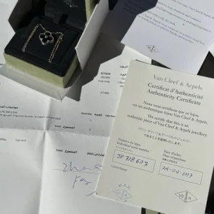 AUTHENTIQUE Pendentif Holiday Van Cleef Arpels 2016 Onyx Diamants Or Rose 18 carats